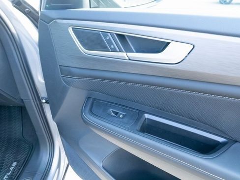 New 2026 Volkswagen Atlas Cross Sport SE image 46