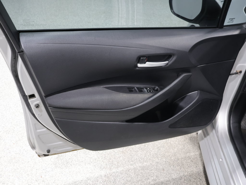 Used 2020 Toyota Corolla LE FWD image 9