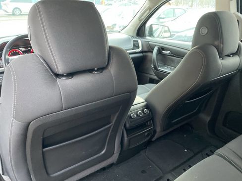 Used 2013 GMC Acadia SLE image 18