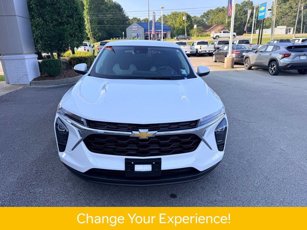 Used 2024 Chevrolet Trax LS w/ LS Convenience Package FWD image 18
