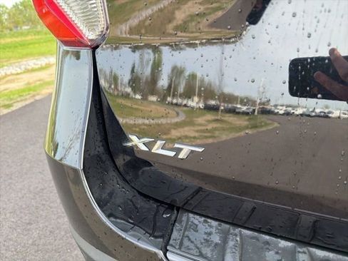 Used 2022 Ford Explorer XLT w/ Equipment Group 202A image 10