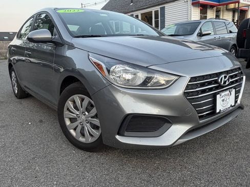 Used 2022 Hyundai Accent SE FWD image 1