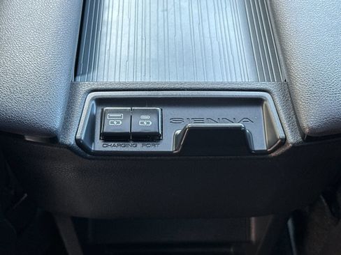 Used 2022 Toyota Sienna XSE FWD image 14