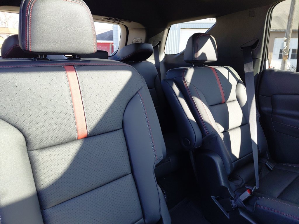 Used 2026 Chevrolet Traverse RS FWD image 19