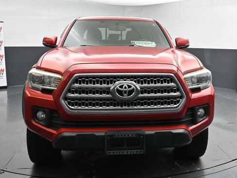 Used 2016 Toyota Tacoma TRD Off-Road image 3