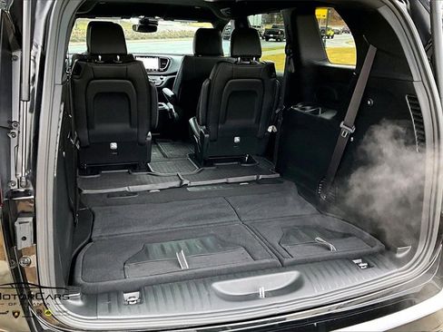 Used 2025 Chrysler Pacifica Select image 35