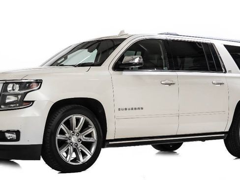 Used 2015 Chevrolet Suburban LTZ RWD image 2