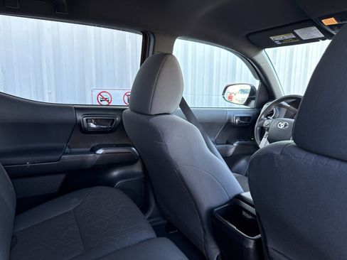 Used 2016 Toyota Tacoma TRD Sport image 41