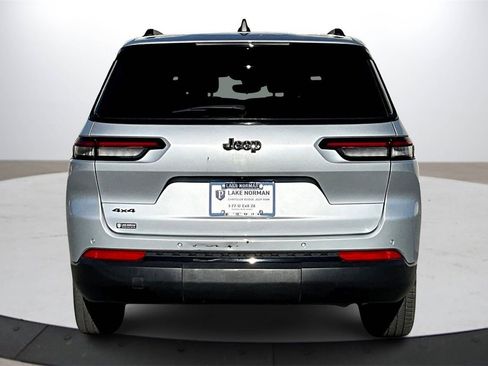 Used 2023 Jeep Grand Cherokee L Laredo image 7