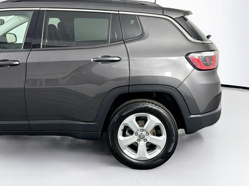 Used 2019 Jeep Compass Latitude w/ Cold Weather Group AWD/4WD image 40