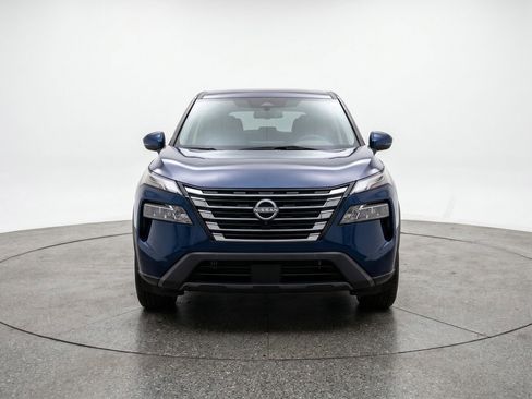 Used 2025 Nissan Rogue SV AWD/4WD image 2