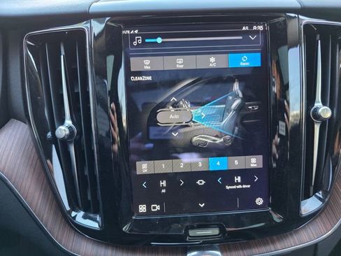 Used 2023 Volvo XC60 B5 Plus w/ Protection Package Premier image 21