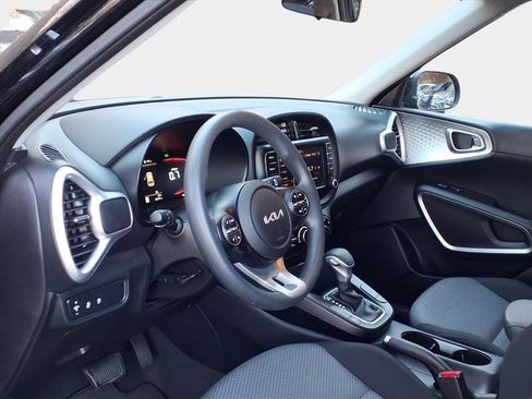 Used 2023 Kia Soul LX image 9