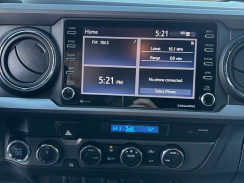 Used 2022 Toyota Tacoma TRD Off-Road AWD/4WD image 18