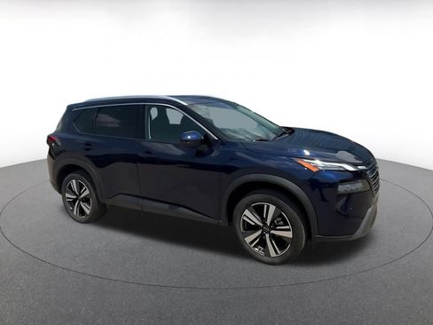 Used 2026 Nissan Rogue SL FWD image 2