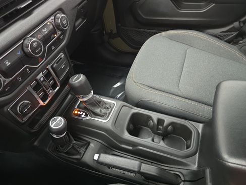 Used 2025 Jeep Gladiator Sport AWD/4WD image 23