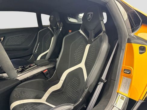 Used 2018 Lamborghini Huracan Performante image 22