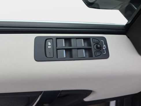 Used 2025 Land Rover Discovery Sport S image 30