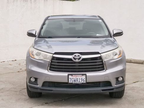 Used 2014 Toyota Highlander Plus FWD image 2