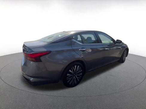 Used 2024 Nissan Altima 2.5 SV image 12