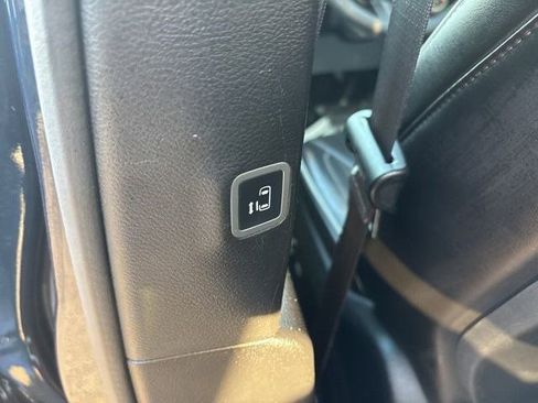 Used 2023 Chrysler Pacifica Limited w/ Uconnect Theater Family Group image 32