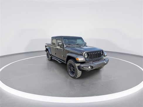 Used 2024 Jeep Gladiator Sport image 2