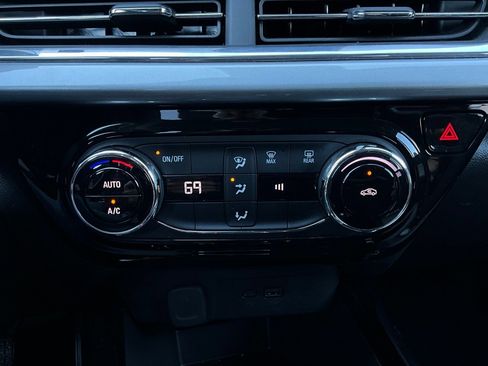 Used 2025 Chevrolet Trax LT image 24