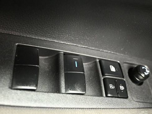 Used 2020 Toyota Corolla LE FWD image 20