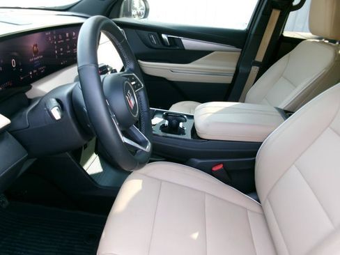 Used 2025 Buick Enclave Preferred AWD/4WD image 16