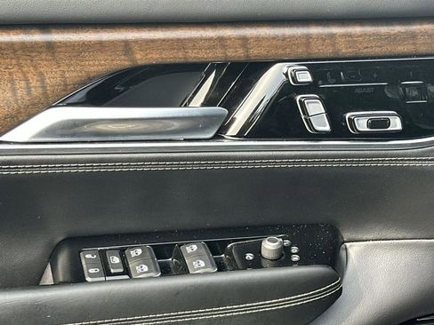 Used 2022 Jeep Grand Wagoneer Series I AWD/4WD image 32