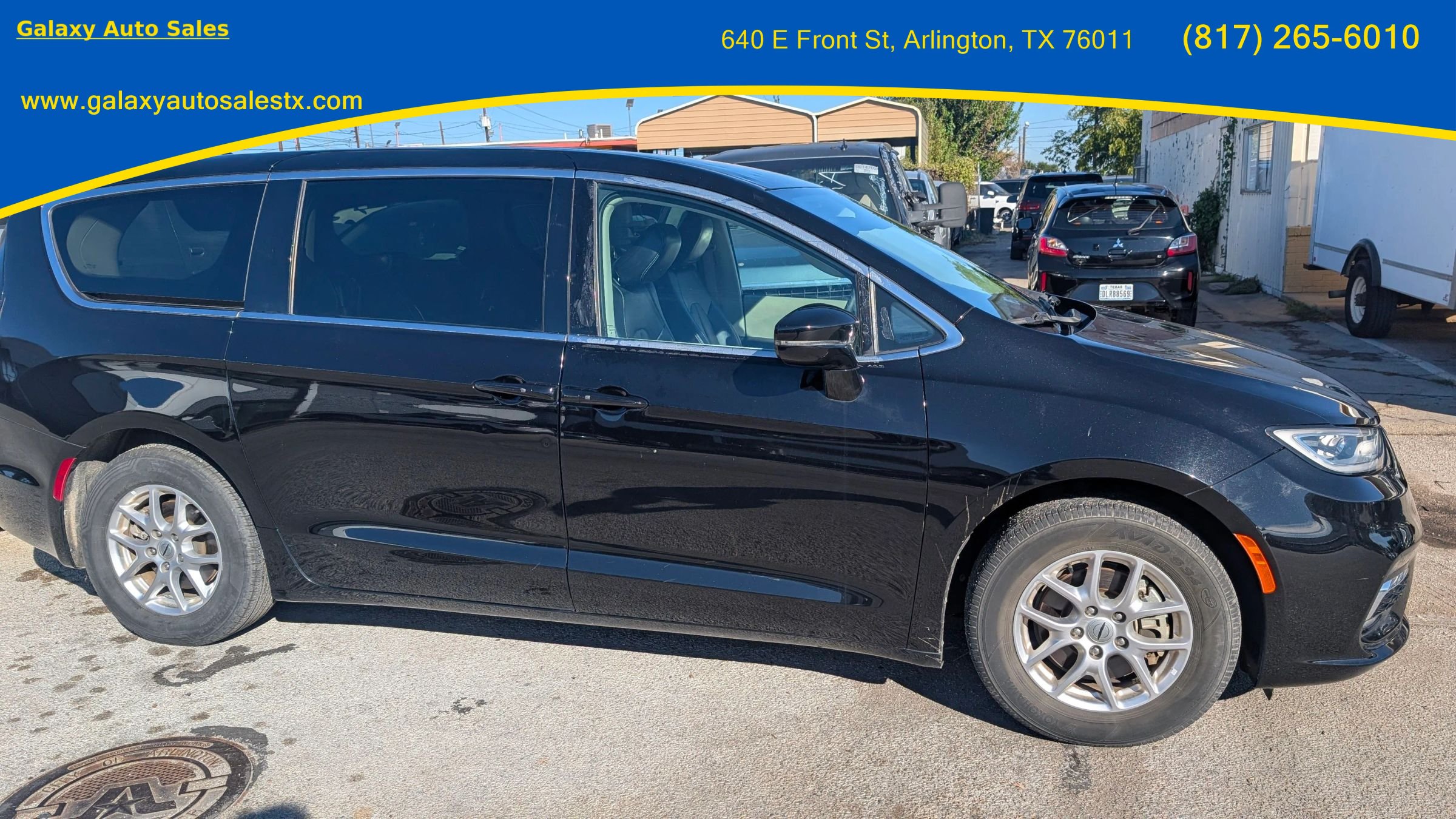 Used 2024 Chrysler Pacifica Touring-L FWD image 4