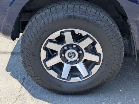 Used 2020 Toyota 4Runner TRD Off-Road Premium AWD/4WD image 14