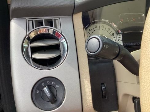 Used 2012 Ford Expedition XLT AWD/4WD image 27