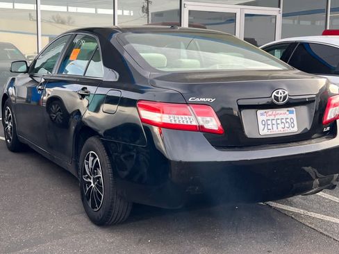 Used 2011 Toyota Camry LE image 4