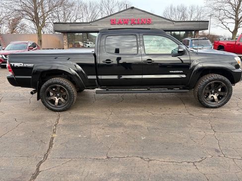 Used 2015 Toyota Tacoma 4x4 Double Cab w/ TRD Sport Package image 4