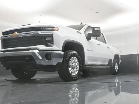 Used 2024 Chevrolet Silverado 2500 LT AWD/4WD image 49