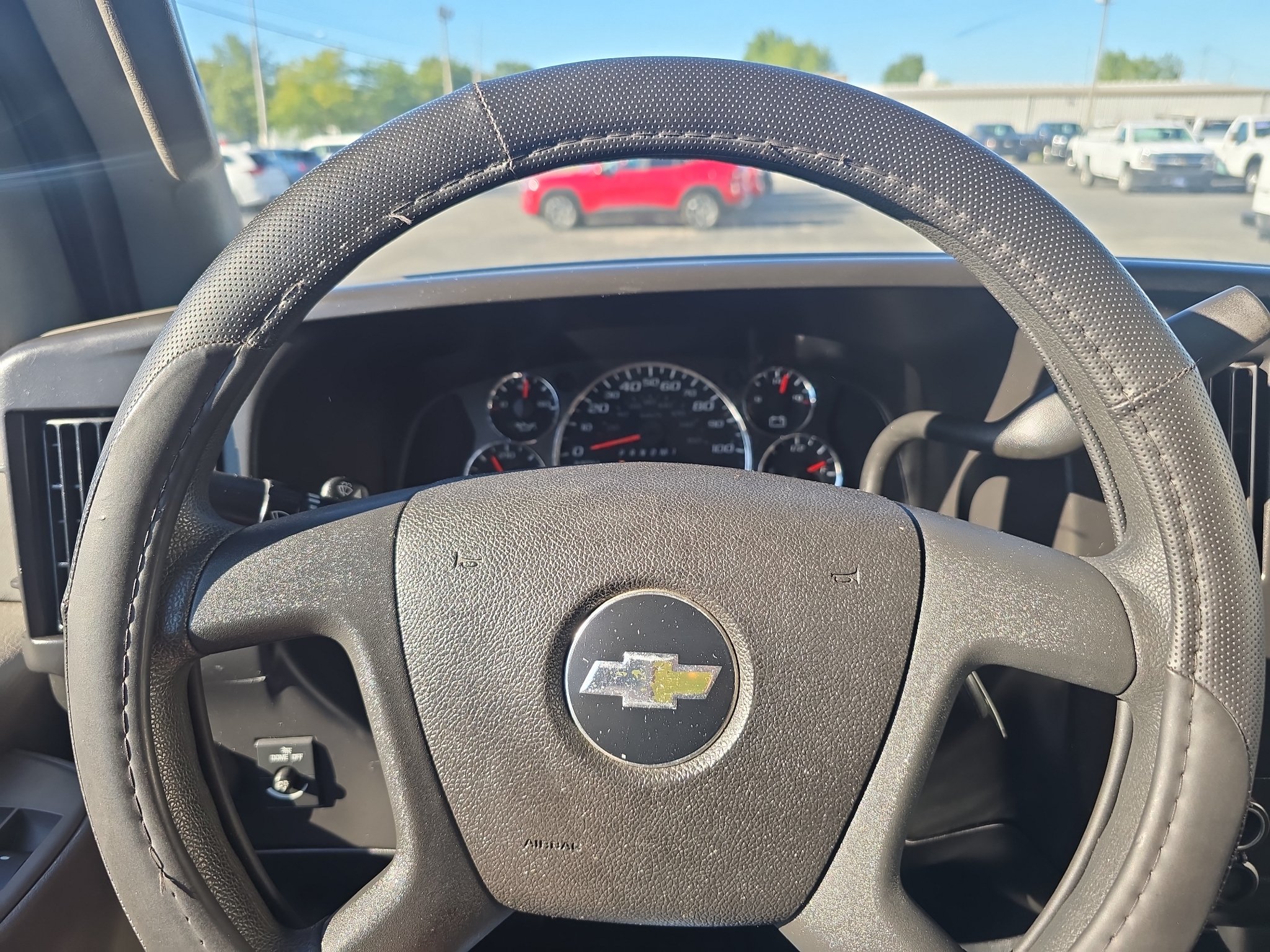 Used 2017 Chevrolet Express 2500 RWD image 20