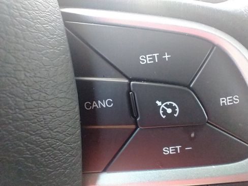 Used 2020 Jeep Renegade Latitude w/ Cold Weather Group image 28