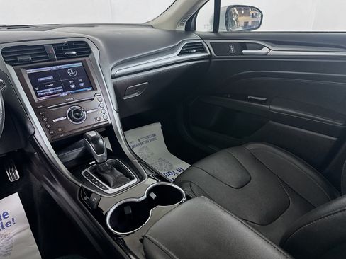 Used 2016 Ford Fusion Titanium FWD image 22