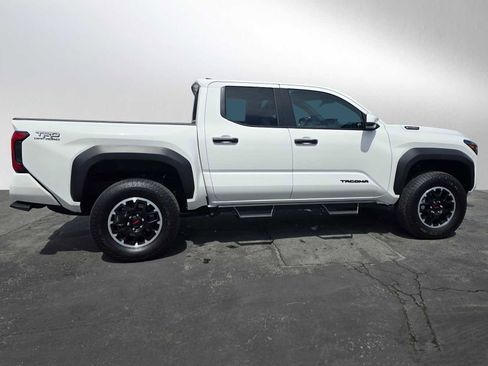 Used 2025 Toyota Tacoma TRD Off-Road image 2