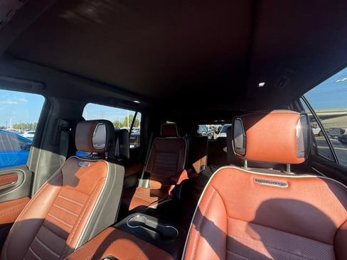 Used 2024 GMC Yukon Denali Ultimate w/ LPO, Floor Liner Package AWD/4WD image 9