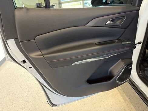 Used 2026 Chevrolet Traverse RS AWD/4WD image 48