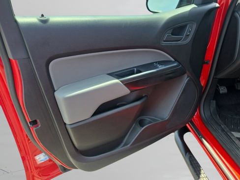 Used 2019 Chevrolet Colorado W/T w/ WT Convenience Package RWD image 16