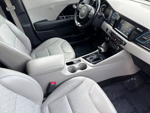 Used 2018 Kia Niro EX image 15