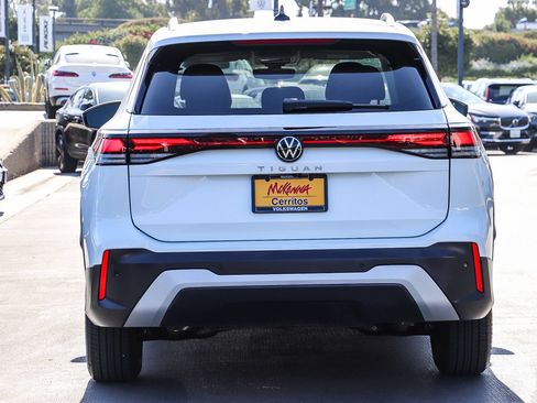 Certified 2025 Volkswagen Tiguan S FWD image 7