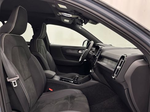 Used 2023 Volvo XC40 Recharge Plus w/ Protection Package Premier image 18