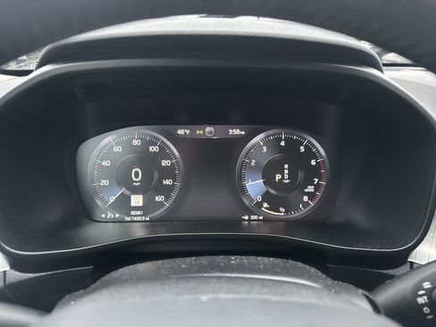 Used 2020 Volvo XC40 T5 Momentum image 20