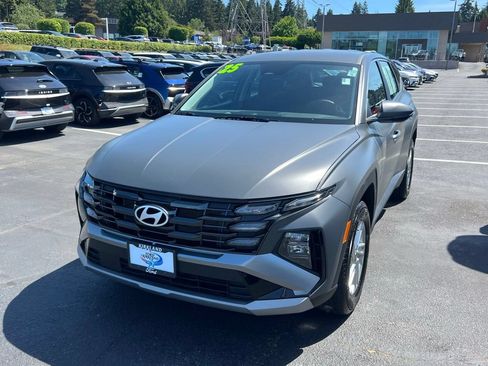 Used 2025 Hyundai Tucson SE AWD/4WD image 4