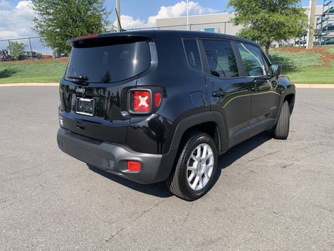 Certified 2023 Jeep Renegade Latitude AWD/4WD image 10
