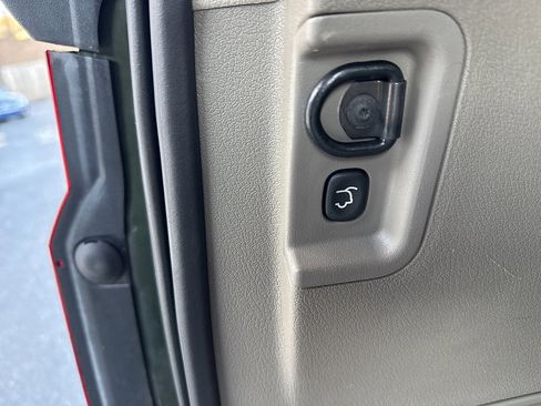 Used 2008 Jeep Commander Sport image 25